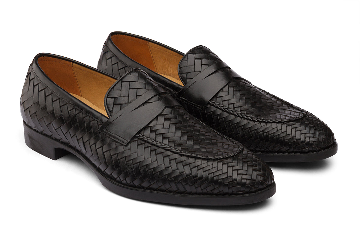 BRITAIN - BLACK HANDWOVEN LEATHER SHOES